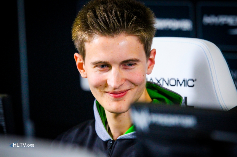 包含穆古鲁扎爆冷击败C9，突破纪录引爆全场！的词条